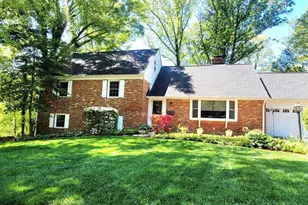 6705 Bracken Ct, Springfield, VA 22152 - Photo 2