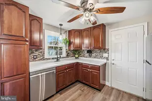 14725 St Germain Dr, Centreville, VA 20121 - Photo 6