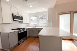 13907 Castle Ct, Chantilly, VA 20151 - Photo 2