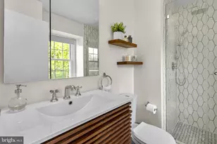 8555 Dellway Ln, Vienna, VA 22180 - Photo 14