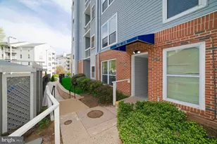 3176 Summit Square Dr, Oakton, VA 22124 - Photo 42