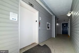 3176 Summit Square Dr, Oakton, VA 22124 - Photo 8