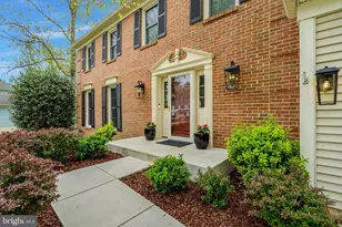 10719 Oakenshaw Ct, Burke, VA 22015 - Photo 2