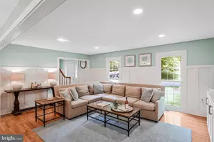 10719 Oakenshaw Ct, Burke, VA 22015 - Photo 4