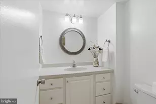 8360 Greensboro Dr, McLean, VA 22102 - Photo 10