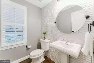 7814 Crownhurst Ct, McLean, VA 22102 - Photo 6