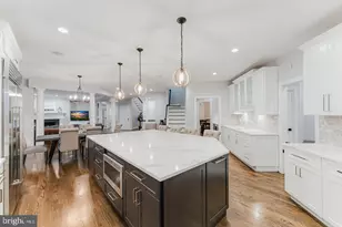 7814 Crownhurst Ct, McLean, VA 22102 - Photo 10