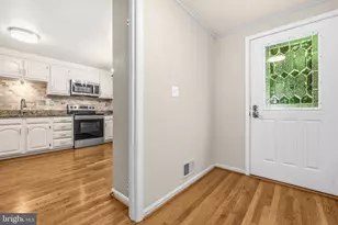 8931 Park Forest Dr, Springfield, VA 22152 - Photo 6