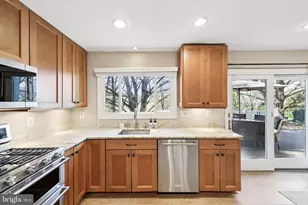 10305 Mountington Ct, Vienna, VA 22182 - Photo 6