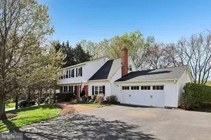 10305 Mountington Ct, Vienna, VA 22182 - Photo 2