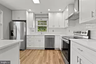 8361 Thompson Rd, Annandale, VA 22003 - Photo 12