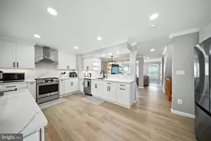 6586 Morning Meadow Dr, Alexandria, VA 22315 - Photo 2