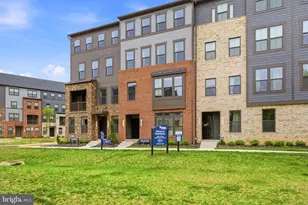 14538 George Carter Way NE, Chantilly, VA 20151 - Photo 4