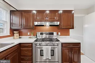 8414 Danford Ct, Springfield, VA 22152 - Photo 10