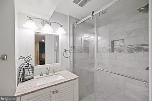 7241 Lee Hwy, Falls Church, VA 22046 - Photo 32