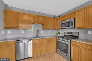 8200 Catbird Cir, Lorton, VA 22079 - Photo 8