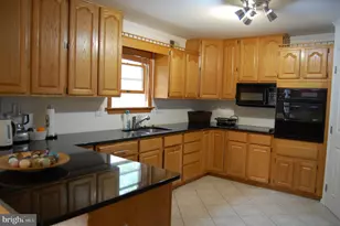 1983 Horse Shoe Dr, Vienna, VA 22182 - Photo 4