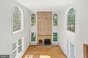 9395 Wolf Trap Creek Ct, Great Falls, VA 22066 - Photo 6