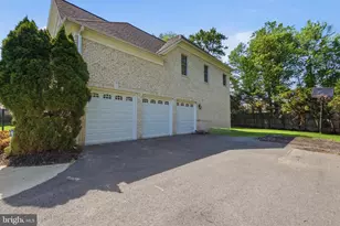 9395 Wolf Trap Creek Ct, Great Falls, VA 22066 - Photo 4