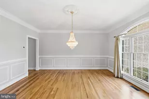 9395 Wolf Trap Creek Ct, Great Falls, VA 22066 - Photo 10