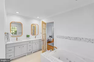 10305 Hunt Country Ln, Vienna, VA 22182 - Photo 8