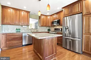 4866 Carriagepark Rd, Fairfax, VA 22032 - Photo 2