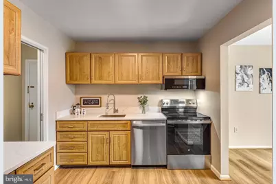 9720 Kingsbridge Drive #201, Fairfax, VA 22031 - Photo 4