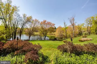 11221 Country Pl, Oakton, VA 22124 - Photo 6