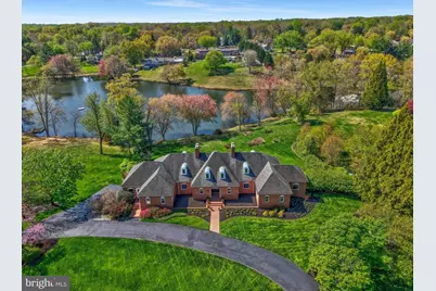 11221 Country Place, Oakton, VA 22124 - Photo 2