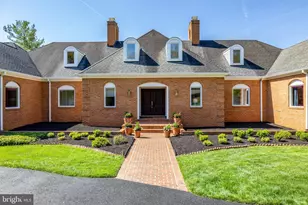 11221 Country Pl, Oakton, VA 22124 - Photo 10