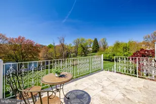 11221 Country Pl, Oakton, VA 22124 - Photo 18