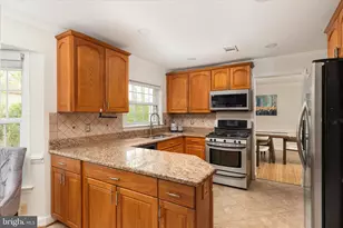 13113 Nestlewood Ct, Herndon, VA 20171 - Photo 2