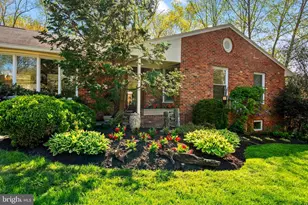 9025 Charles Augustine Dr, Alexandria, VA 22308 - Photo 2