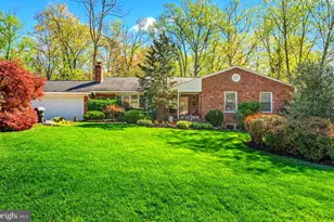 9025 Charles Augustine Dr, Alexandria, VA 22308 - Photo 2