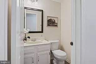 12528 Cliff Edge Dr, Herndon, VA 20170 - Photo 6