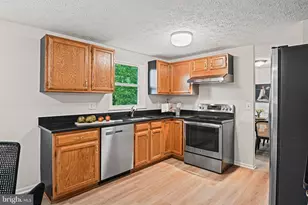 12528 Cliff Edge Dr, Herndon, VA 20170 - Photo 8