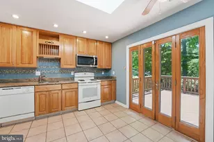8609 Woodview Dr, Springfield, VA 22153 - Photo 10