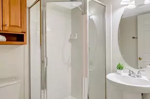 4182 Lower Park Dr, Fairfax, VA 22030 - Photo 8