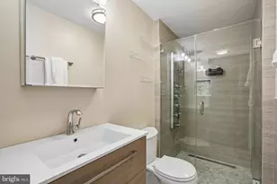 8236 Claremont Woods Dr, Alexandria, VA 22309 - Photo 20
