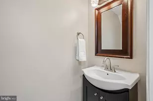 8236 Claremont Woods Dr, Alexandria, VA 22309 - Photo 14