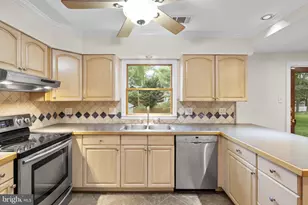 12754 Kinship Dr, Herndon, VA 20171 - Photo 12