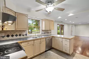 12754 Kinship Dr, Herndon, VA 20171 - Photo 14