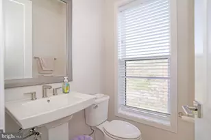 14301 Beckett Glen Cir, Chantilly, VA 20151 - Photo 16