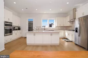 14301 Beckett Glen Cir, Chantilly, VA 20151 - Photo 2