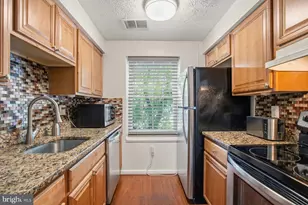 8621 Kenosha Ct, Lorton, VA 22079 - Photo 2