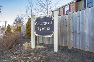 8035 Tyson Oaks Cir, Vienna, VA 22182 - Photo 2