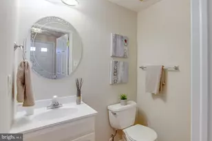 8035 Tyson Oaks Cir, Vienna, VA 22182 - Photo 14