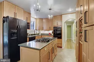 5300 Kings Park Dr, Springfield, VA 22151 - Photo 16