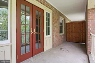 8110 Colony Point Rd, Springfield, VA 22152 - Photo 20