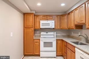 7651 Tremayne Pl, McLean, VA 22102 - Photo 2
